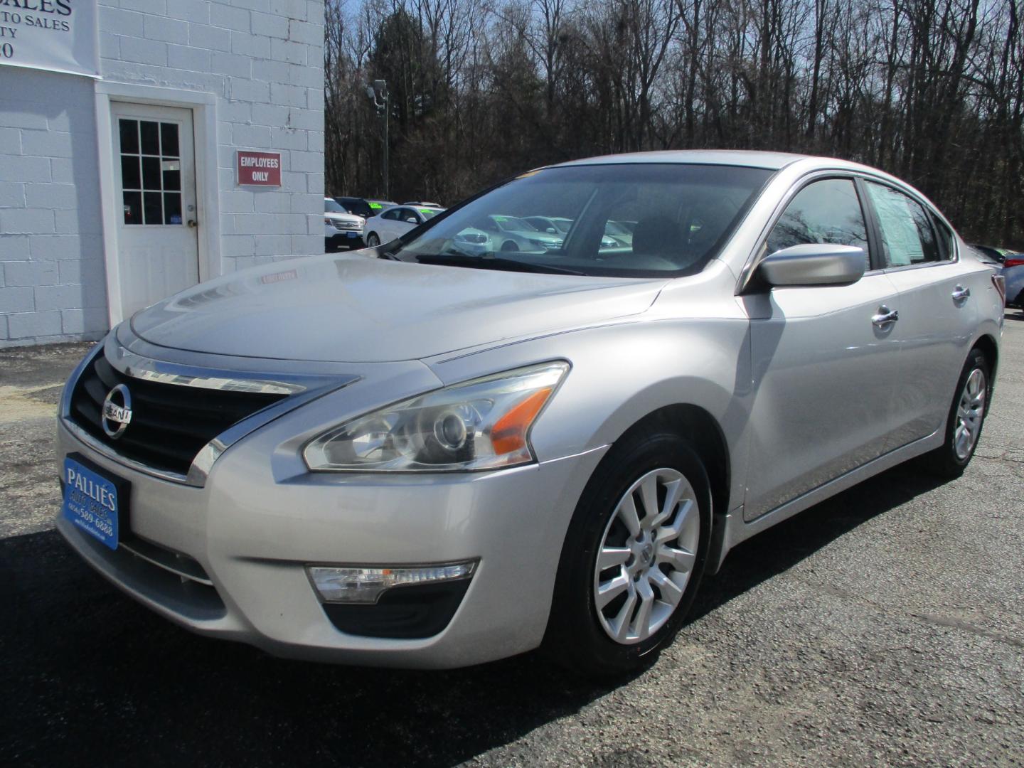 2013 SILVER Nissan Altima (1N4AL3AP6DC) with an 2.5L L4 DOHC 16V engine, AUTOMATIC transmission, located at 540a Delsea Drive, Sewell, NJ, 08080, (856) 589-6888, 39.752560, -75.111206 - Photo#0